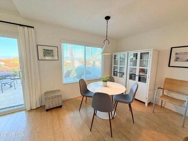 Building Photo - 647 Blue Oak Ave