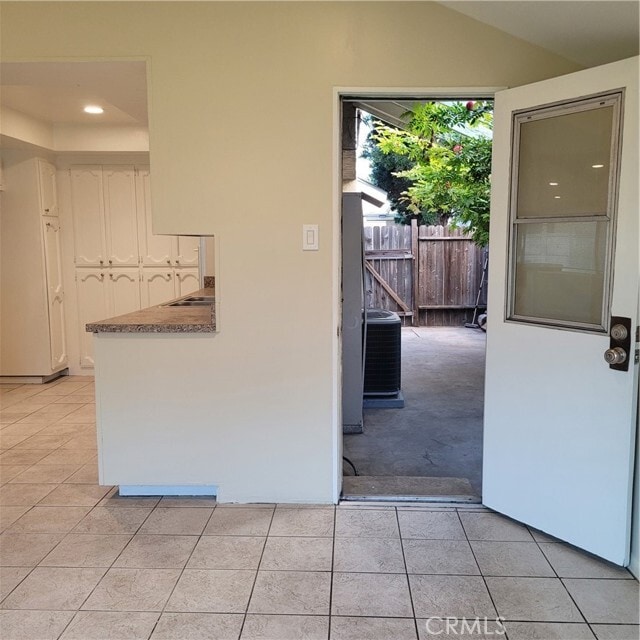 Building Photo - 3681 Howard Ave