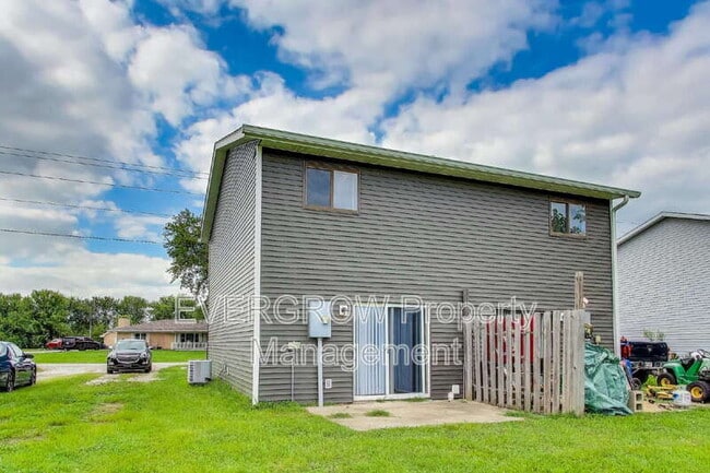 Building Photo - 9455 Huggin Hollow Rd