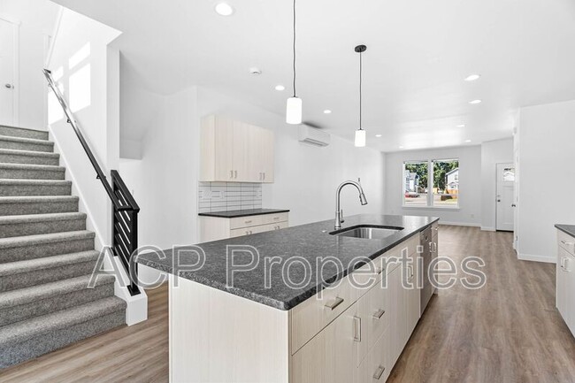 Building Photo - 1318 Bradley Ct