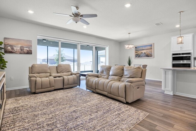 Building Photo - Luxury Living for Lease – 5BR Home with Of...