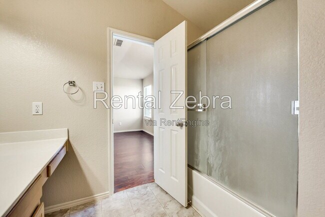 Building Photo - 752 Vista Verde Dr