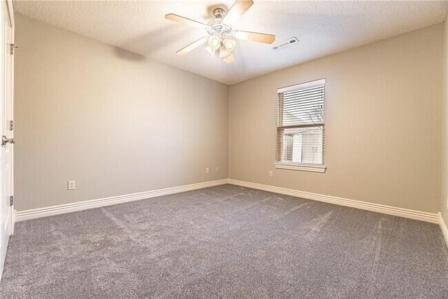 Building Photo - 1141 Torbay Trce