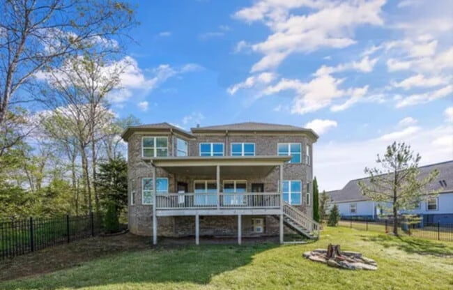 Building Photo - 2807 Talon Cir