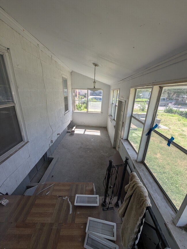 Building Photo - 109 NE Chandler St