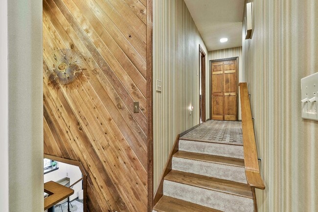 Building Photo - 120 Tall Pine Dr