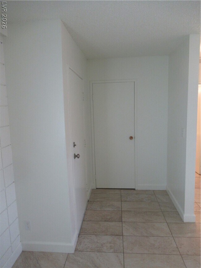 Building Photo - 357 E Van Wagenen St