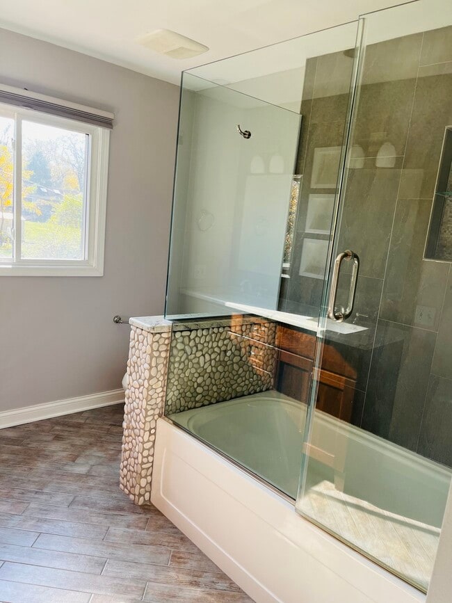 Building Photo - 587 Front St