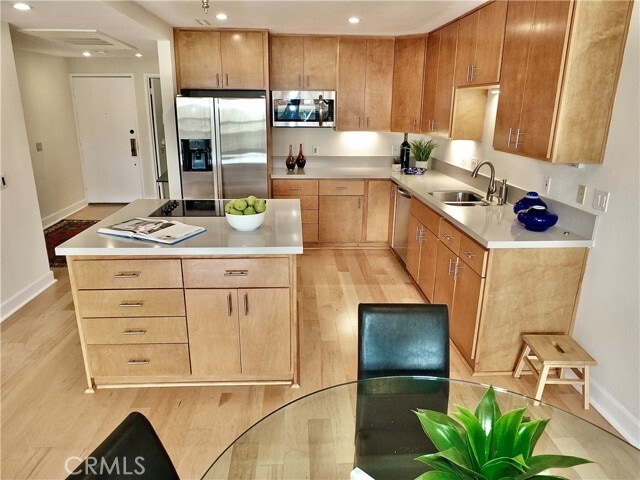 Building Photo - 7321 Marina Pacifica Dr N