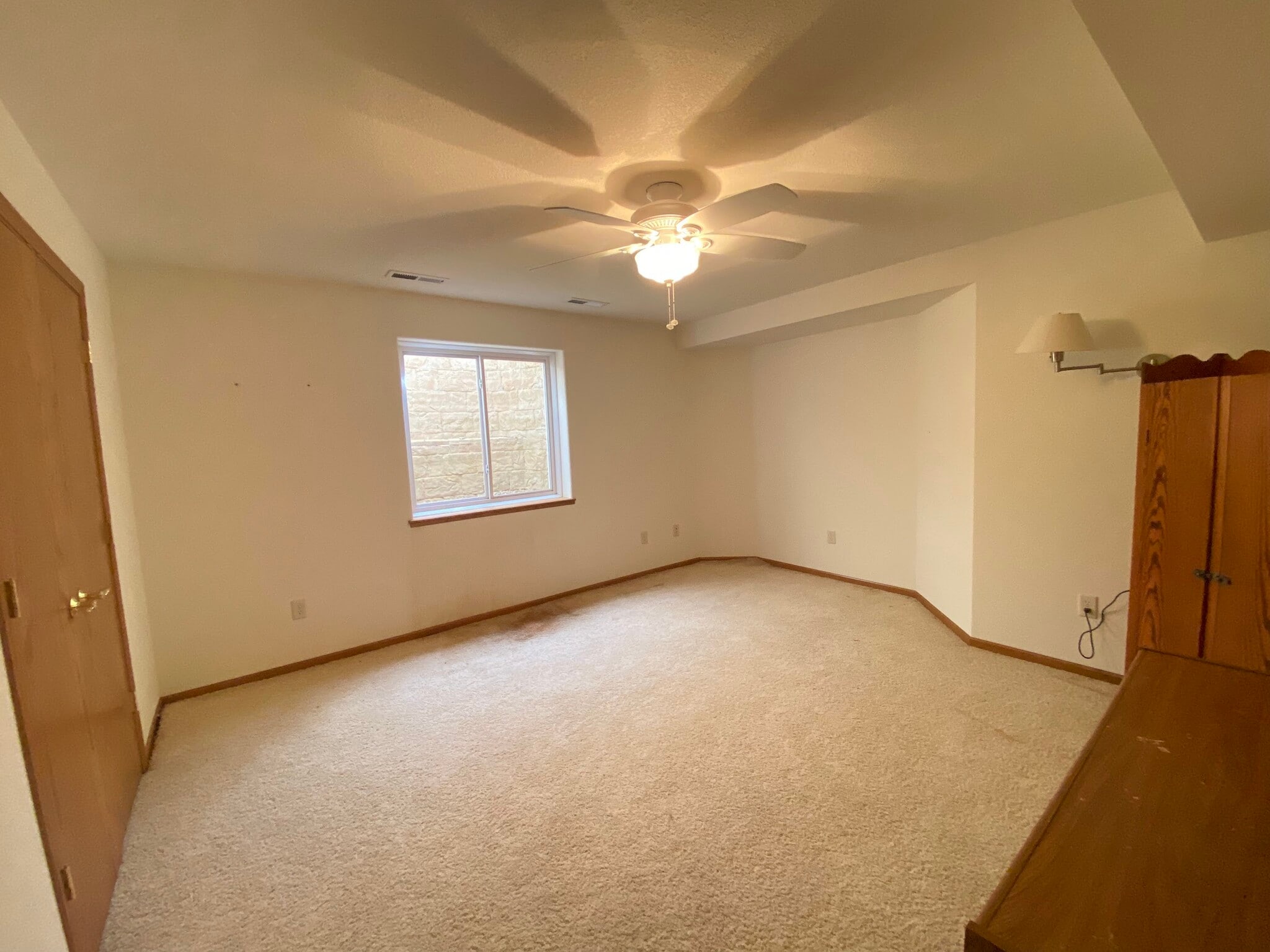 Building Photo - 303 Crestwood Ln