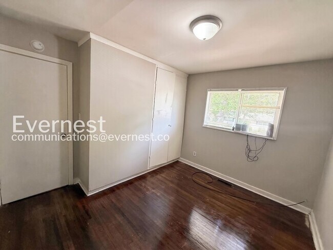 Building Photo - 1232 Oakwood St