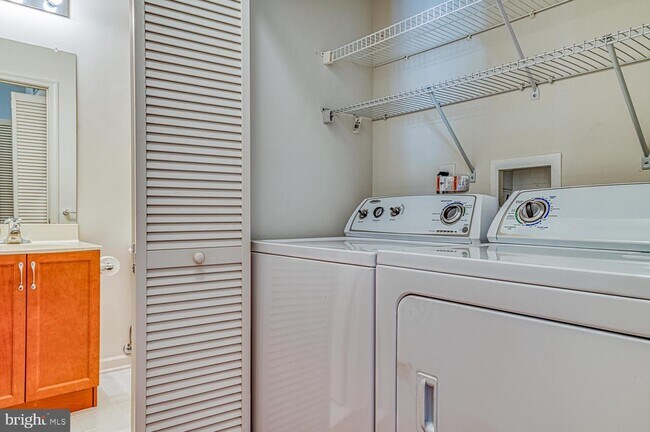 Building Photo - 1802 Schindler Dr