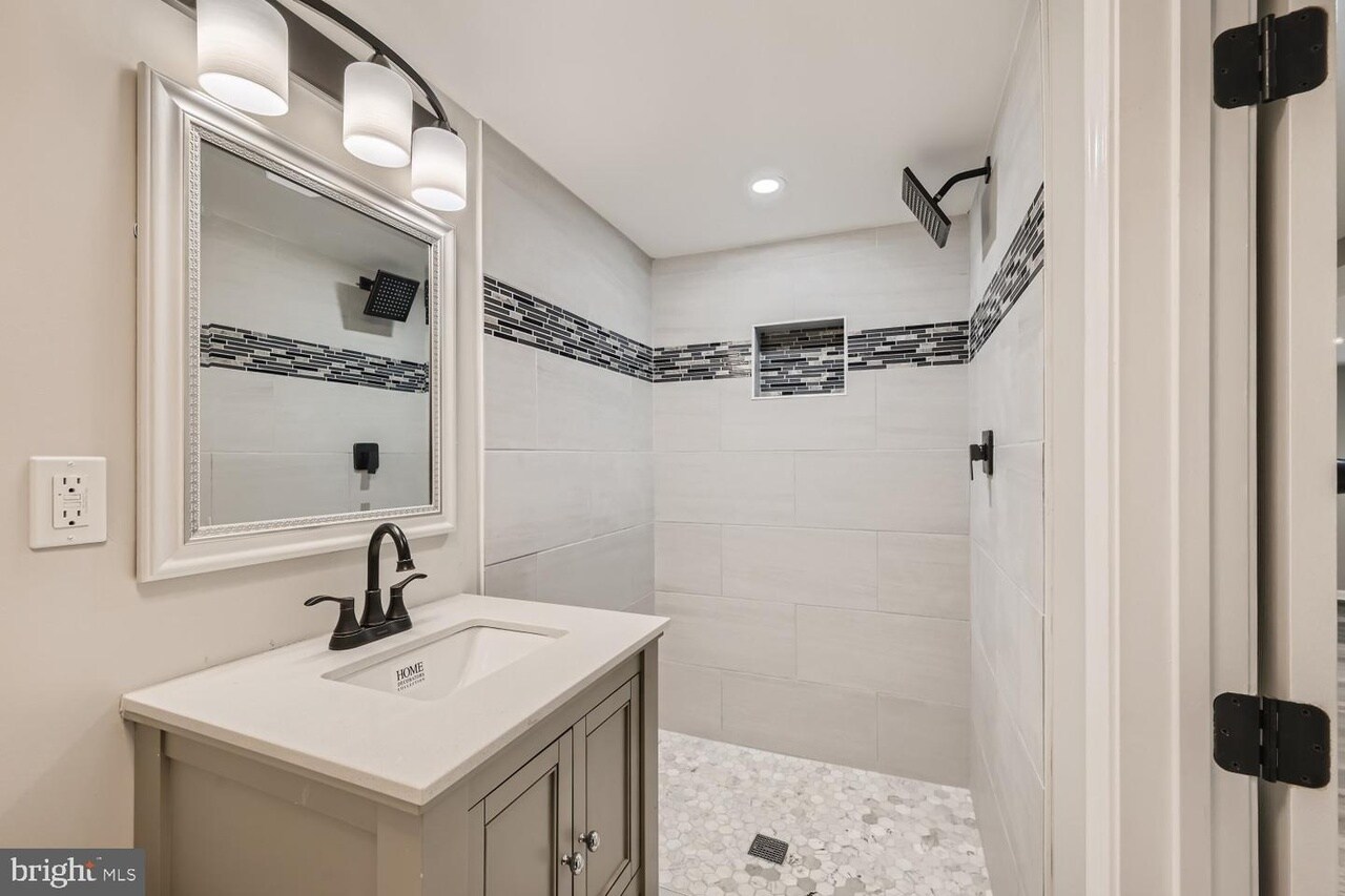 Building Photo - 4111 Sunnyside Ave