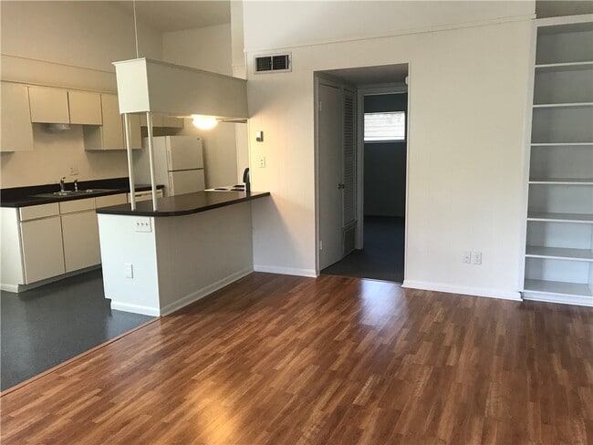 Building Photo - 801 W Lynn St