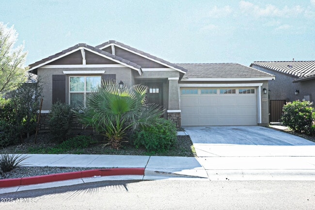 Primary Photo - 1535 W Corral Rd