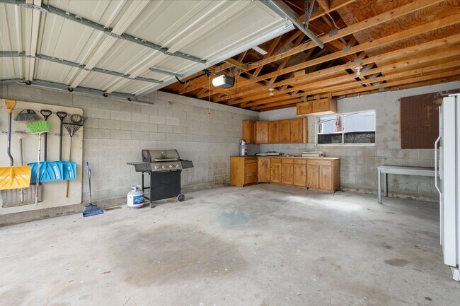 Building Photo - This charming, 4 bedroom 2 bath updated bungalow in the heart of Ogden for $2150 a month