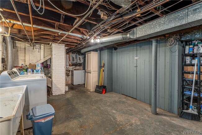 Building Photo - 238 Saranac Ave