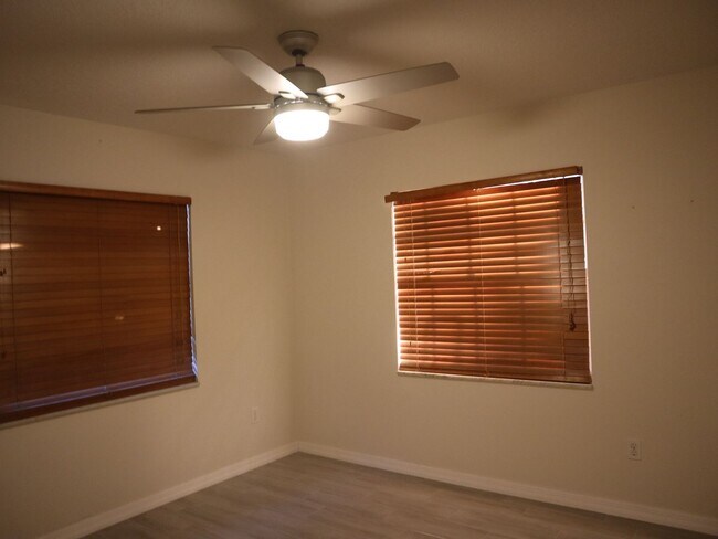 Building Photo - Great Location 3 bedroom 2 Bath 2 Car Garage Call/Text Carole Arcaro 386-216-4900 Deltona Lakes R...