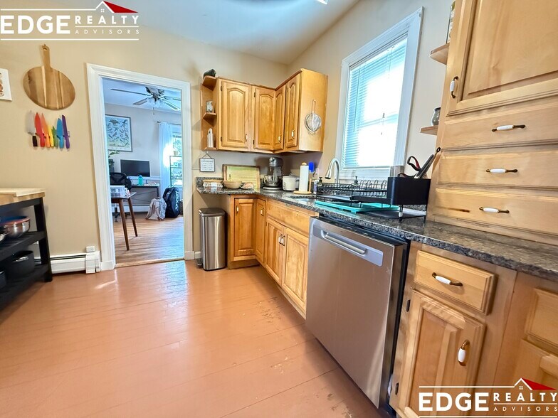 Building Photo - 18 Lyons Ct