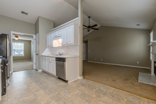 Building Photo - 3 BD 2 BA  Fenced Ranch with Bonus Room