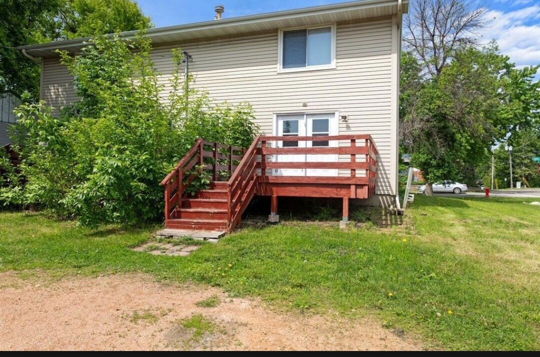 Building Photo - 605 10th Ave S