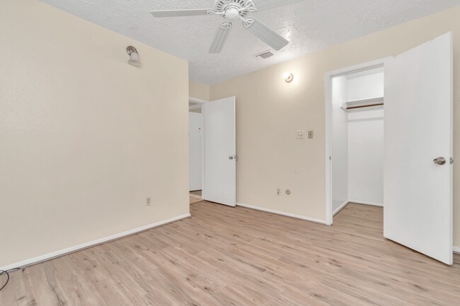 Building Photo - 13411 Splintered Oak Dr