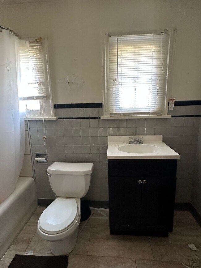 Building Photo - Youngstown Single Home