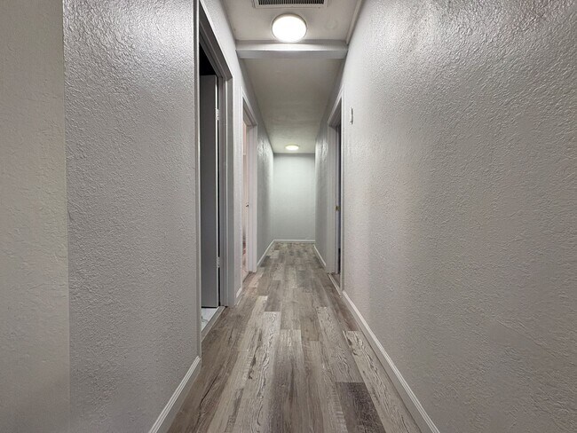 Building Photo - Leasing Special: two weeks free rent! Spac...