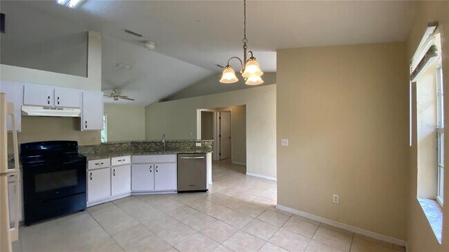Building Photo - 523 Silver Way Dr