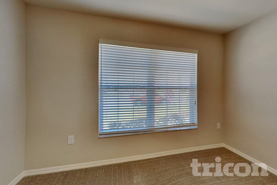 Building Photo - 505 Interlock St