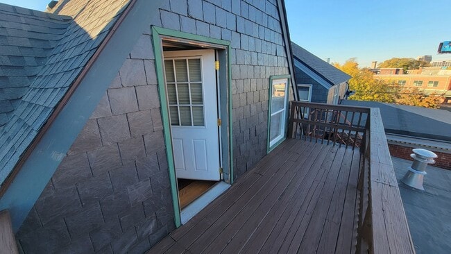 Building Photo - 1003 S 1st St