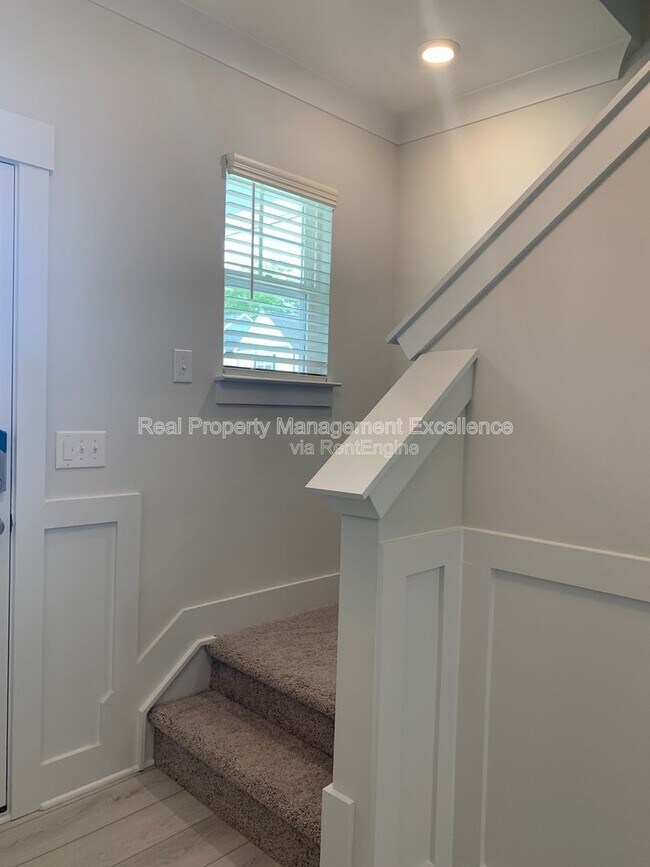 Building Photo - 150 Steppe Wy