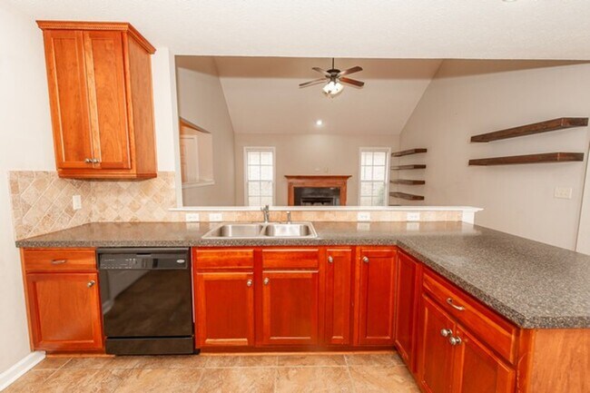 Building Photo - 8740 Lindsey Ln