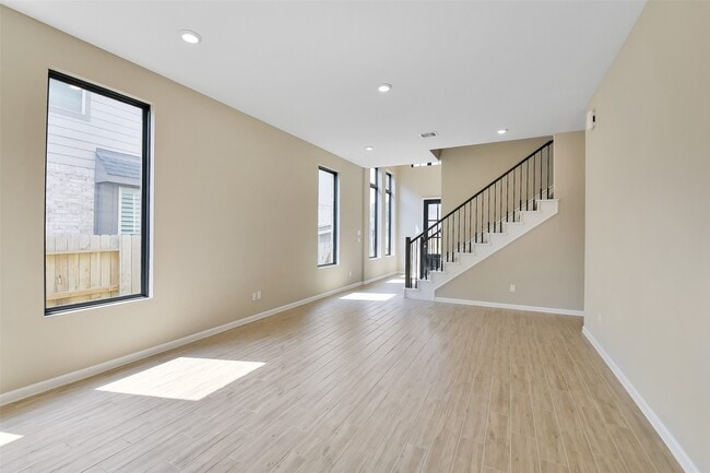 Building Photo - 1439 Northwood Blf Ln