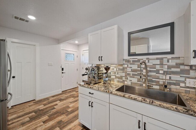Building Photo - 712 Ruby Isle Dr