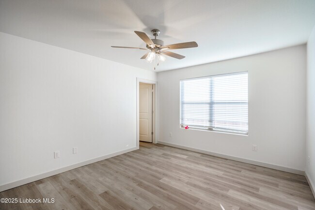 Building Photo - 8004 Elm Ave