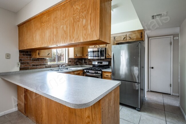 Building Photo - MOVE IN SPECIAL, $675 OFF FIRST MONTH