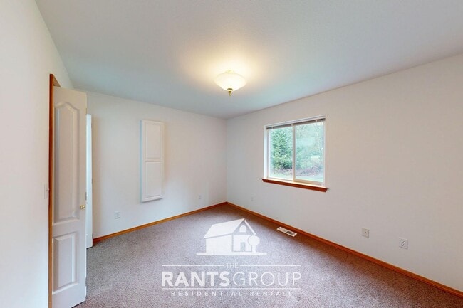 Building Photo - Spacious 3-Bed / 2-Bath Home on 2.5 Private Acres – Cooper Point