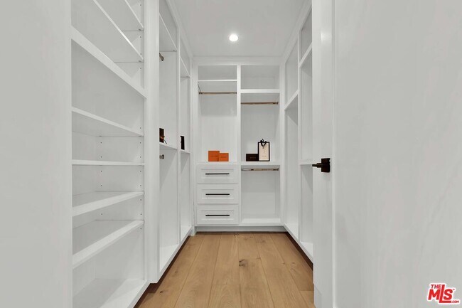 Building Photo - 602 S Lucerne Blvd