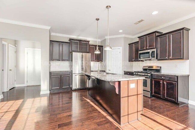 Building Photo - 15125 Jade St