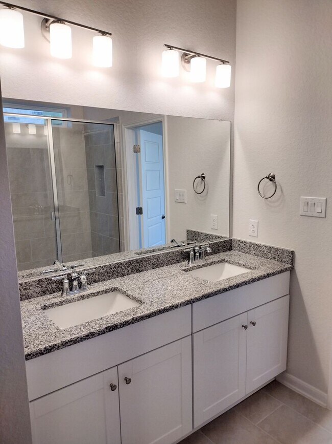 Building Photo - Beautiful 4 bedroom new build, it is a must see!!