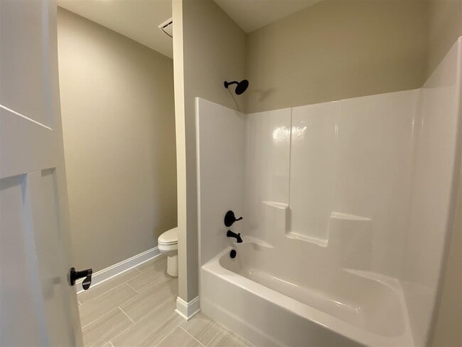 Building Photo - 527 Cumberland Pointe Ln