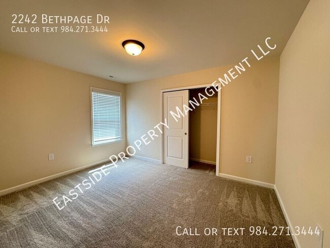 Building Photo - 2242 Bethpage Dr