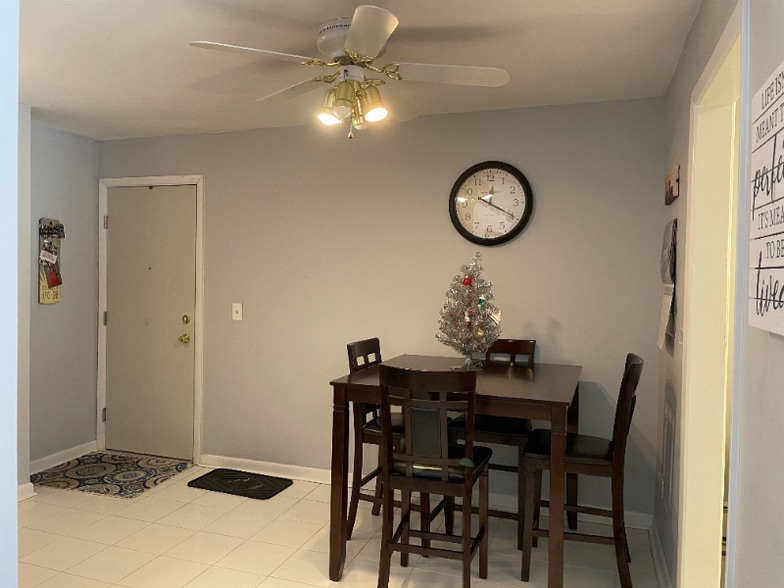 Building Photo - 304 N Carter St