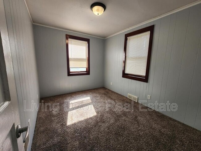 Building Photo - 350 S 38th St