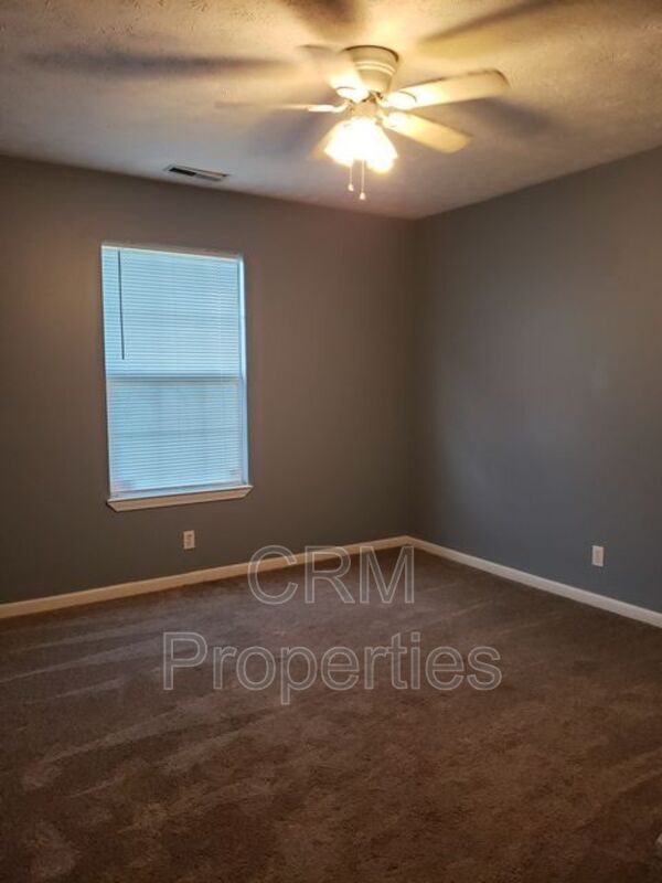 Building Photo - 204 Ariel Ct