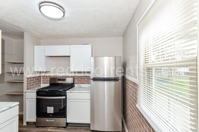 Building Photo - Coming soon! - Experience Urban Sophistica...