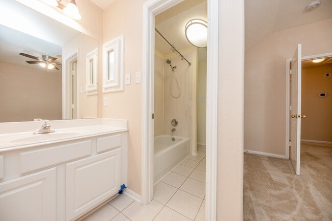 Building Photo - 14203 Alamosa Ct