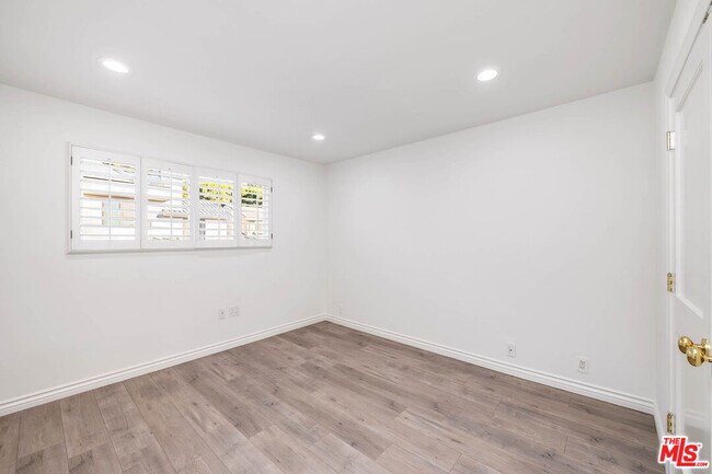 Building Photo - 3115 Dona Susana Dr