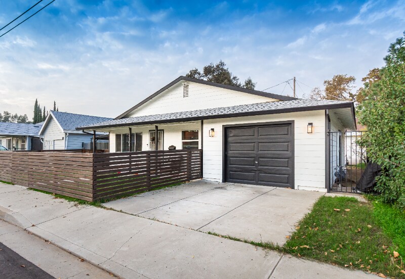 Building Photo - 2304 Michigan Blvd